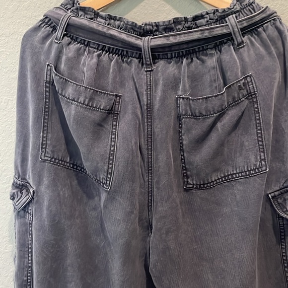 American Eagle high waisted distressed cargo jogger pants with belt - Picture 7 of 12